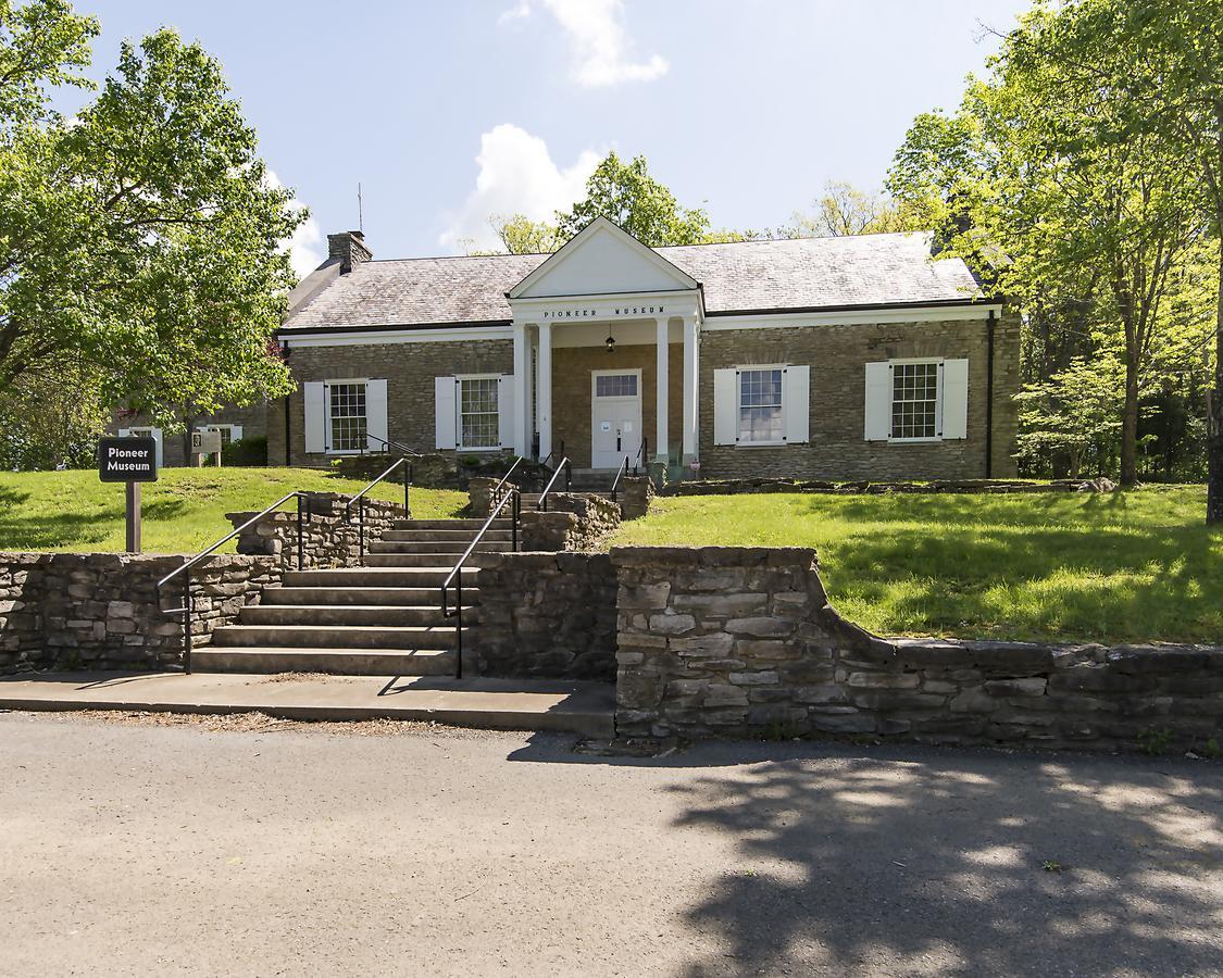 Blue Licks Battlefield State Park Hotel Carlisle Exterior photo